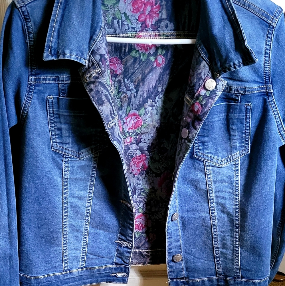 NWOT Reversible Jean jacket. So versatile. Doesnt have tag due reversible wear.